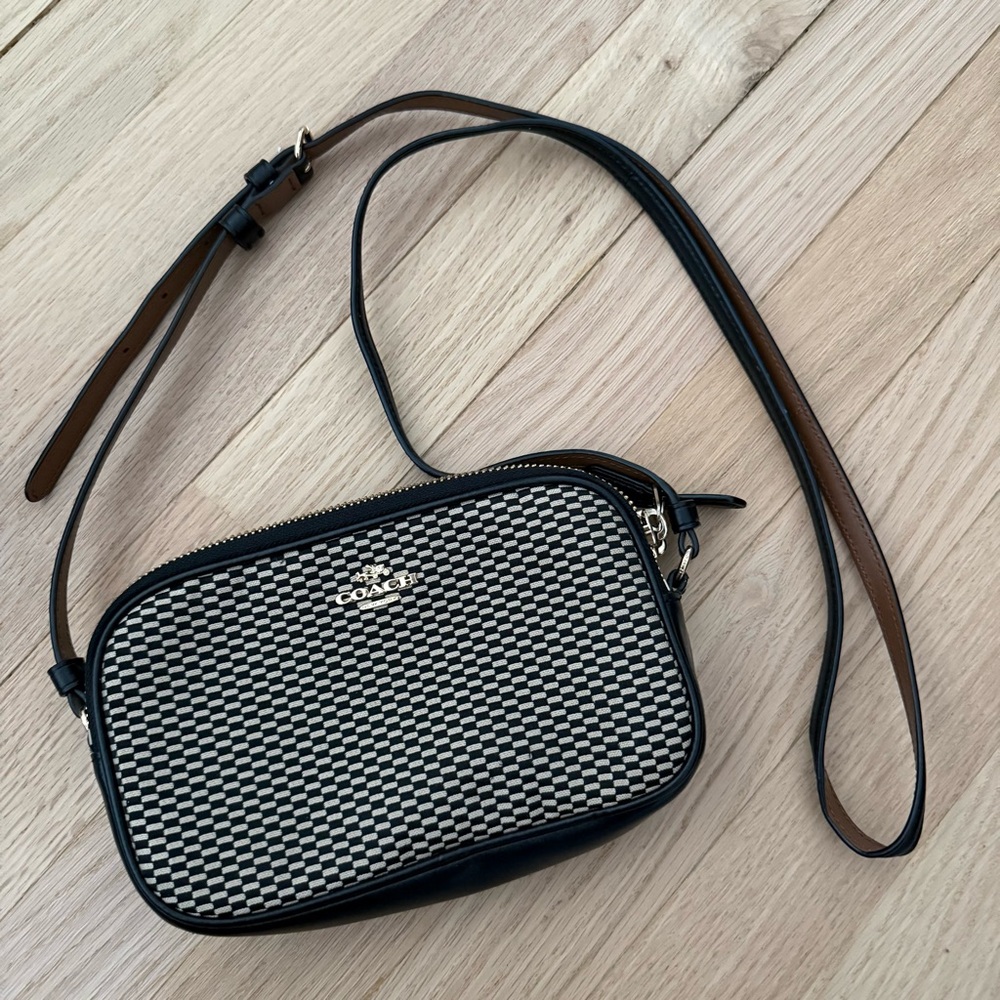 Authentic Coach crossbody ba